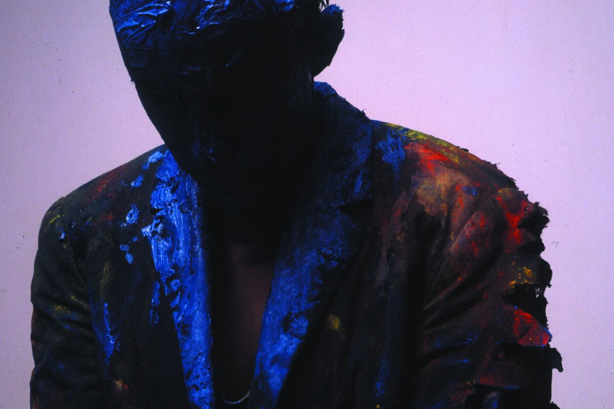 PERFORM-MADE / Resistant Moments